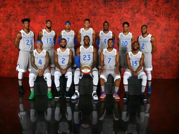 轻盈与挺括 轻盈与挺括