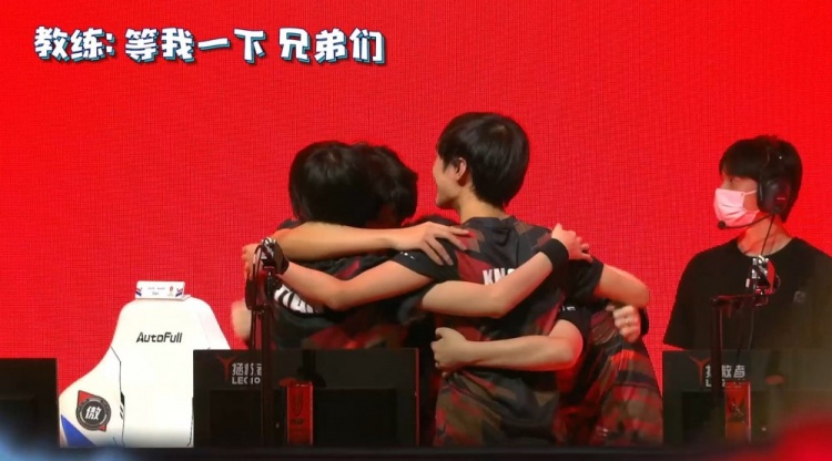 的缺席与球